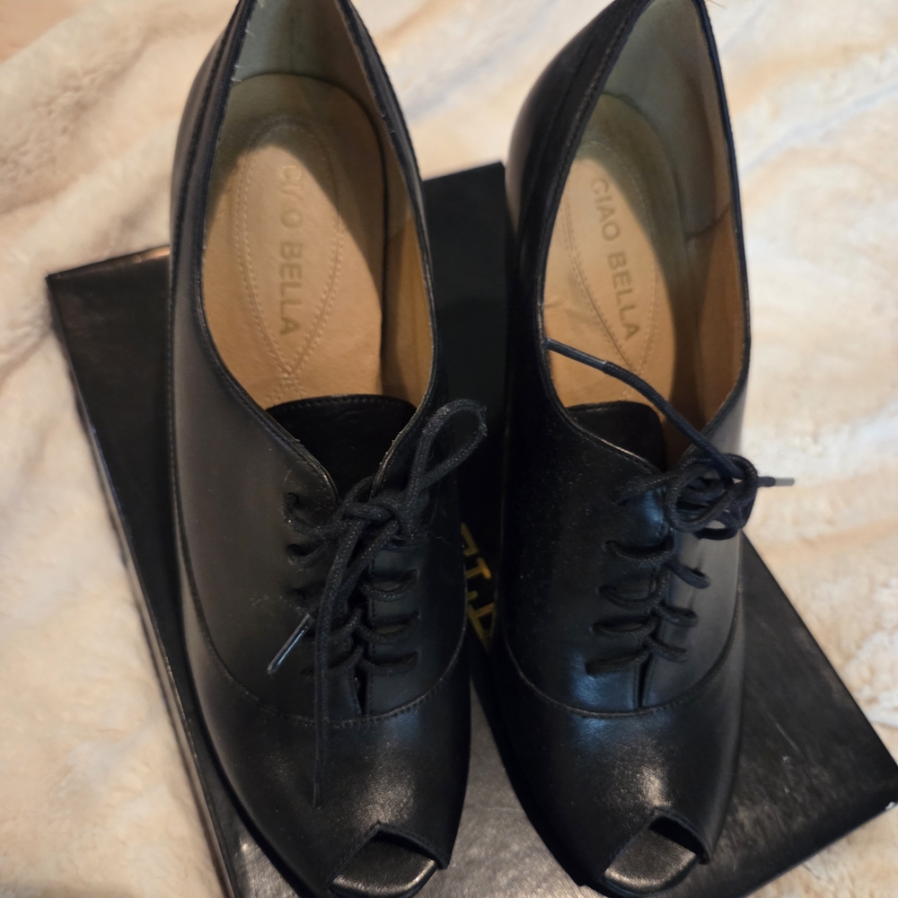 Ciao Bella Women's Black Peep-toe heels